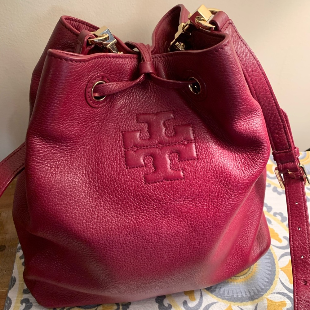 Red Tory Burch Thea- dust bag included!❤️❤️